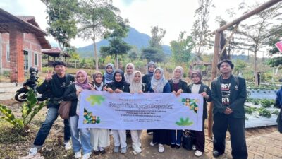 Mahasiswa Akuntansi UINSA Belajar Kemandirian Ekonomi Desa melalui Tata Kelola Keuangan di Oro-Oro Ombo