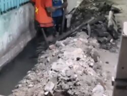 Tanpa Pompa Dewatering | Proyek U-ditch Pokmas Flamboyan di Petemon Kali II Ugal-ugalan: Anggaran Gaib, Diduga Lumpur Galian Dibiarkan Menggunung Mengancam Keselamatan Warga
