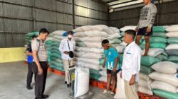 Polres Pelabuhan Tanjung Perak Pasok 1 Ton Jagung Hasil Panen Binaan ke Bulog